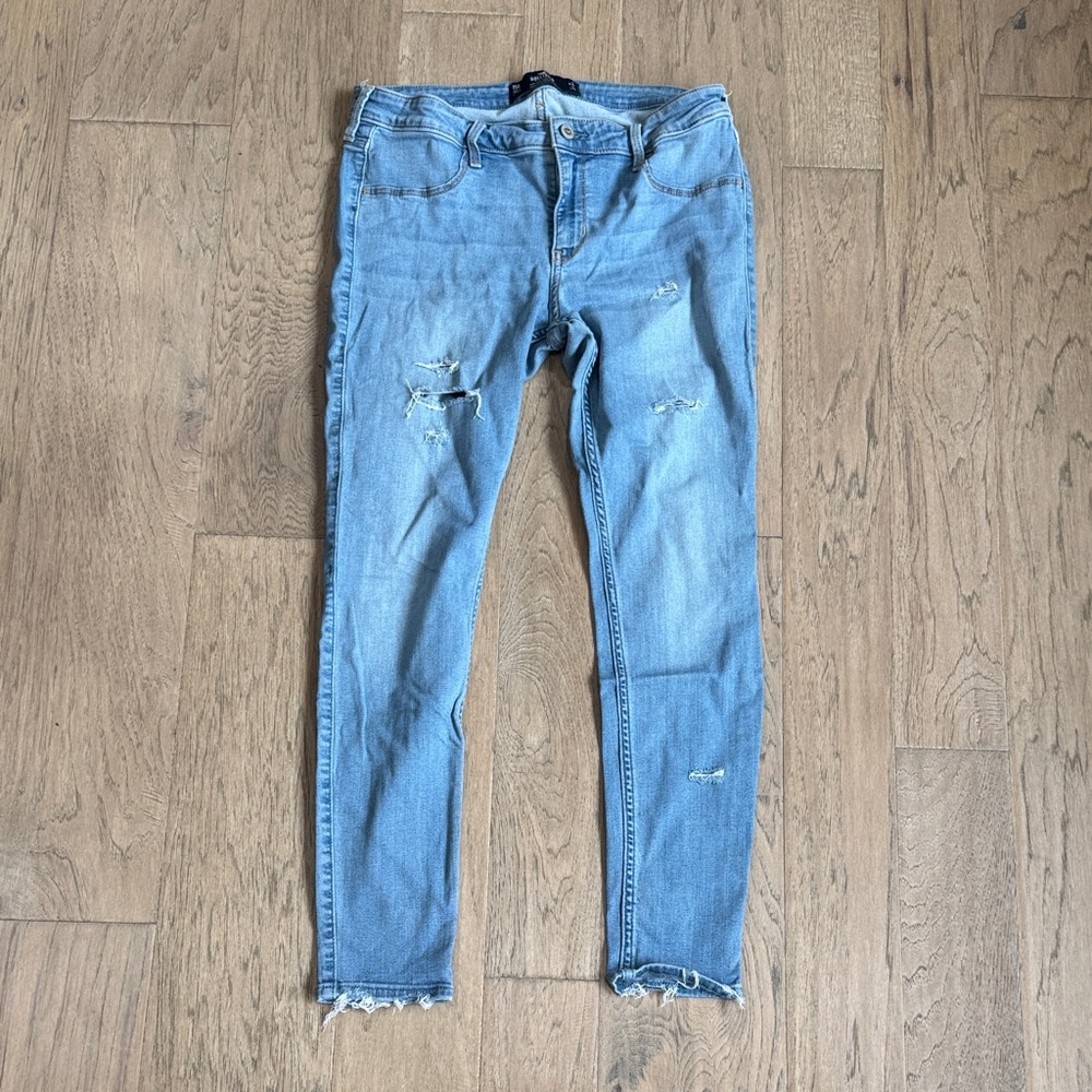Hollister Women's Distressed Blue Skinny Jeans Size 32x28